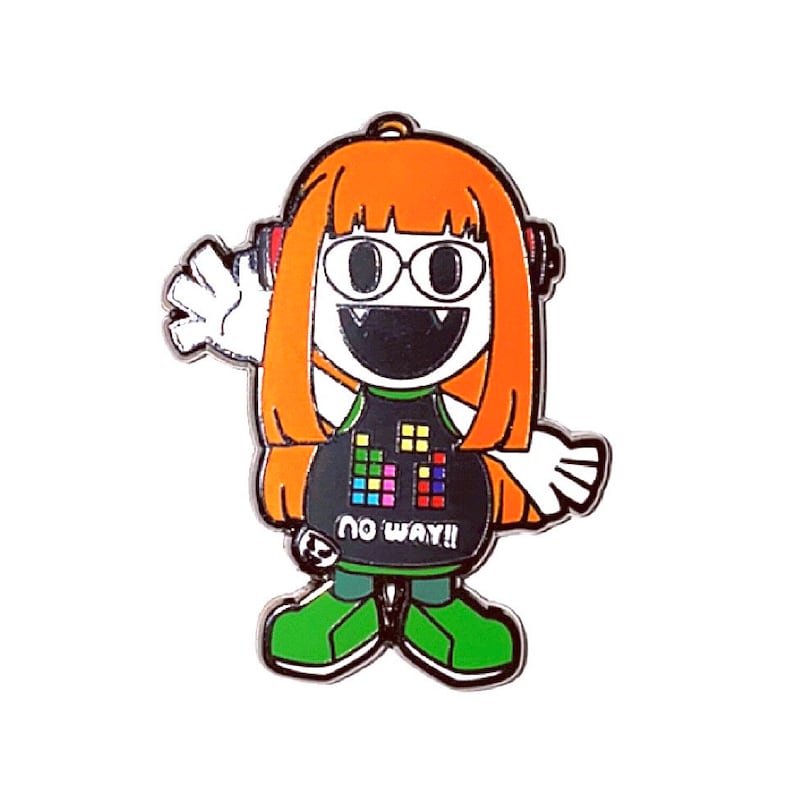 Puede incluir: Un pin de personaje de dibujos animados con pelo naranja, gafas y auriculares. El personaje lleva una camiseta negra con cuadrados pixelados de colores y el texto "NO WAY!!". El pin tiene un contorno plateado y zapatos verdes.