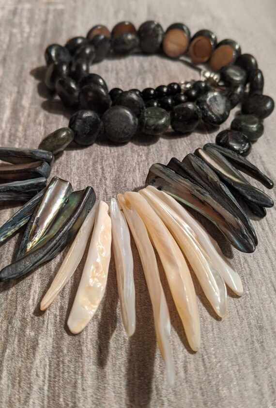貝殻ネックレス！送料&関税込み★TB★SHELL STATEMENT NECKLACE Sanibel Shell Statement Necklace | Julie Vos
