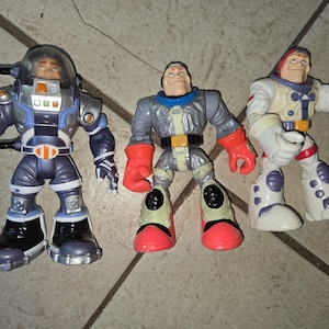 3 Vintage 1999/ 2000 FISHER PRICE Rescue Heroes Action Figures Roger Houston Astronaut, Night Squad, Robots Team Moon Figure