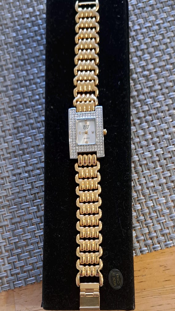 Vintage, Elegant, White Diamonds, Gold Elizabeth Taylor  display picture 2