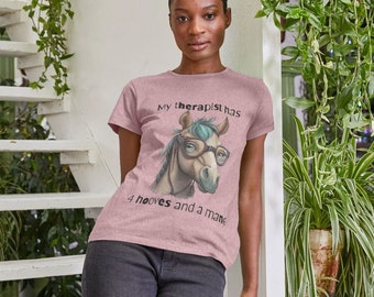 My Therapist Has 4 Hooves And A Mane - Lustiges T-Shirt - Damen T-Shirt - Pferde Geschenk - Nachhaltige Materialien