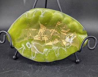 Signed Annie Glass Green & Gold Glass Leaf Trinket Dish 6 1/2'' by 4 1/4''