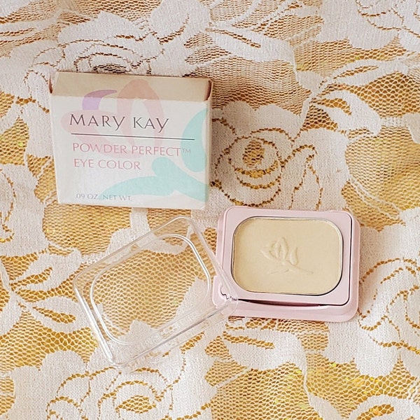 Mary Kay Pale Golden Yellow Eye Highlighter, Apply Wet or Dry, Silky Smooth Pale Gold Color for Eyes, Safe Eye Shadow, Eye Highlighter