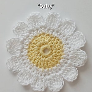 Daisy Spool Pin Doily Made to Order 100% Cotton, 2 inches; for Singer Featherweight, vintage Sewing Machines, Flower applique, white, yellow