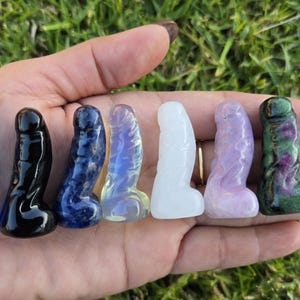 Cute hand-carved crystal weenie with cool details