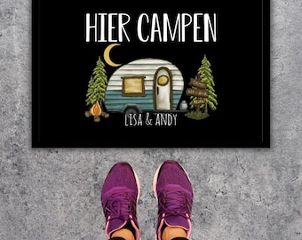 Hier Campen personalisierte Fußmatte | Camper Zubehör | Türmatte Wohnwagen | Geschenk für Camper | Deko | Happy Camper | Vanlife