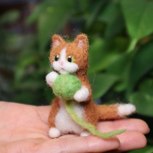 Needle Felted Kitty Cat Needle Felted Cute Cat Gift for animal lover, Dollhouse Cat Ornament