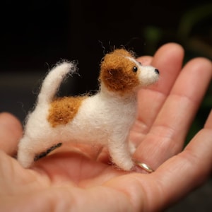 Gefilzter Jack Russel Terrier Nadelgefilzter Hund Miniatur Handgemachtes Hundefilztier Nadelgefilztes Puppenhaus Hund Geschenk für Tierliebhaber