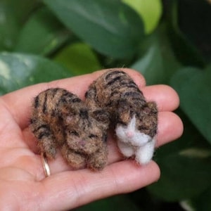 Needle Felted Cat, Dollhouse Cat, Dollhouse miniature, Gift for animal lover