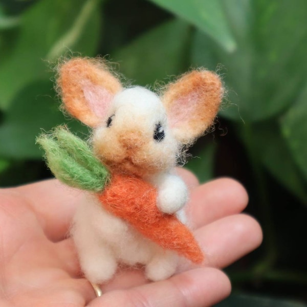 Needle Felted Bunny with carrot, Cottontail Rabbit, Little Bunnyrabbit