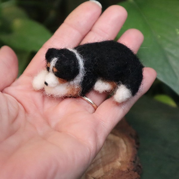 Berger australien, miniature feutrée à l'aiguille, chien de maison de poupée, cadeau pour amoureux des animaux