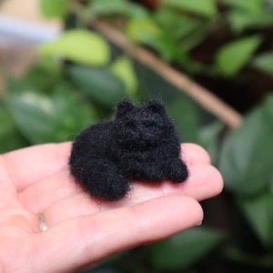 Needle Felted Longhaired Cat, Dollhouse Cat, Dollhouse miniature