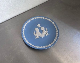 Commemorative Wedgewood Princess and Charles Royal Wedding Plate (1981)