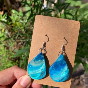 Turquoise Shell Teardrop Dangle Earrings, Seashell Teal Earrings, Ocean Beach Theme Earrings, Blue Seashell Earring, Valentine’s Day gift