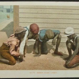 Seven Comes Eleven - Antike Vintage 1901 Detroit Photographic Co. Postkarte - 4 Jungen in Hüten, die Würfel werfen - afroamerikanische schwarze Geschichte