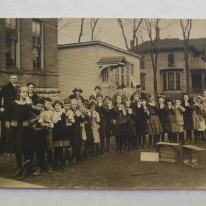 Cartão Postal Neill School Children Bebem Leite/Bottle-Neill, VA-Antique 1920 Foto Real