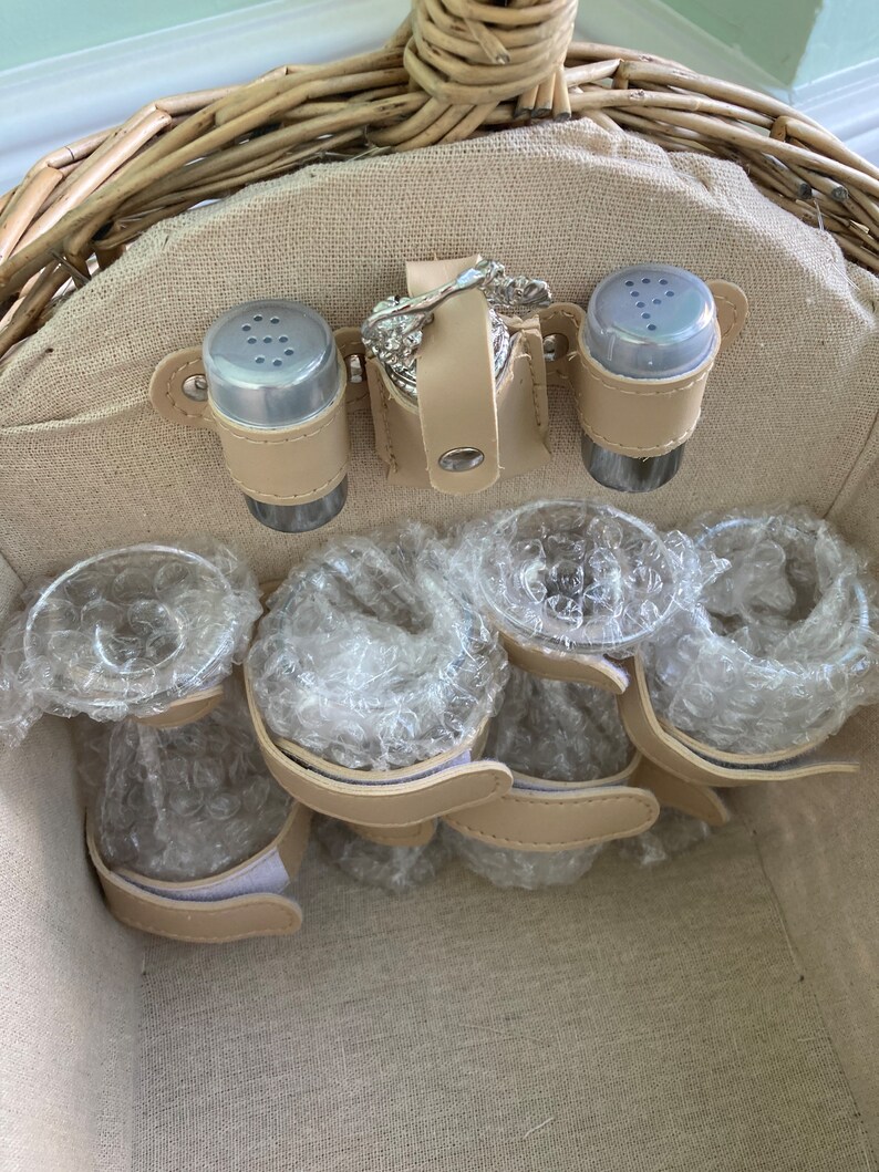 REDUCED Luxury Picnic Basket for 4 INCLUDES Cooler Bag Etsy UK