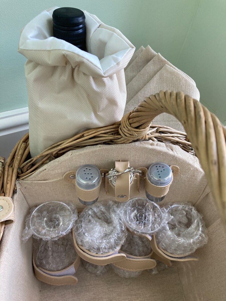 REDUCED Luxury Picnic Basket for 4 INCLUDES Cooler Bag Etsy UK