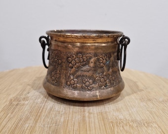 Vintage Copper Cauldron Planter With Wrought Iron Handles. Handcrafted Hammered Embossed Copper Pot. Hammered Copper Cauldron. Plant Pot
