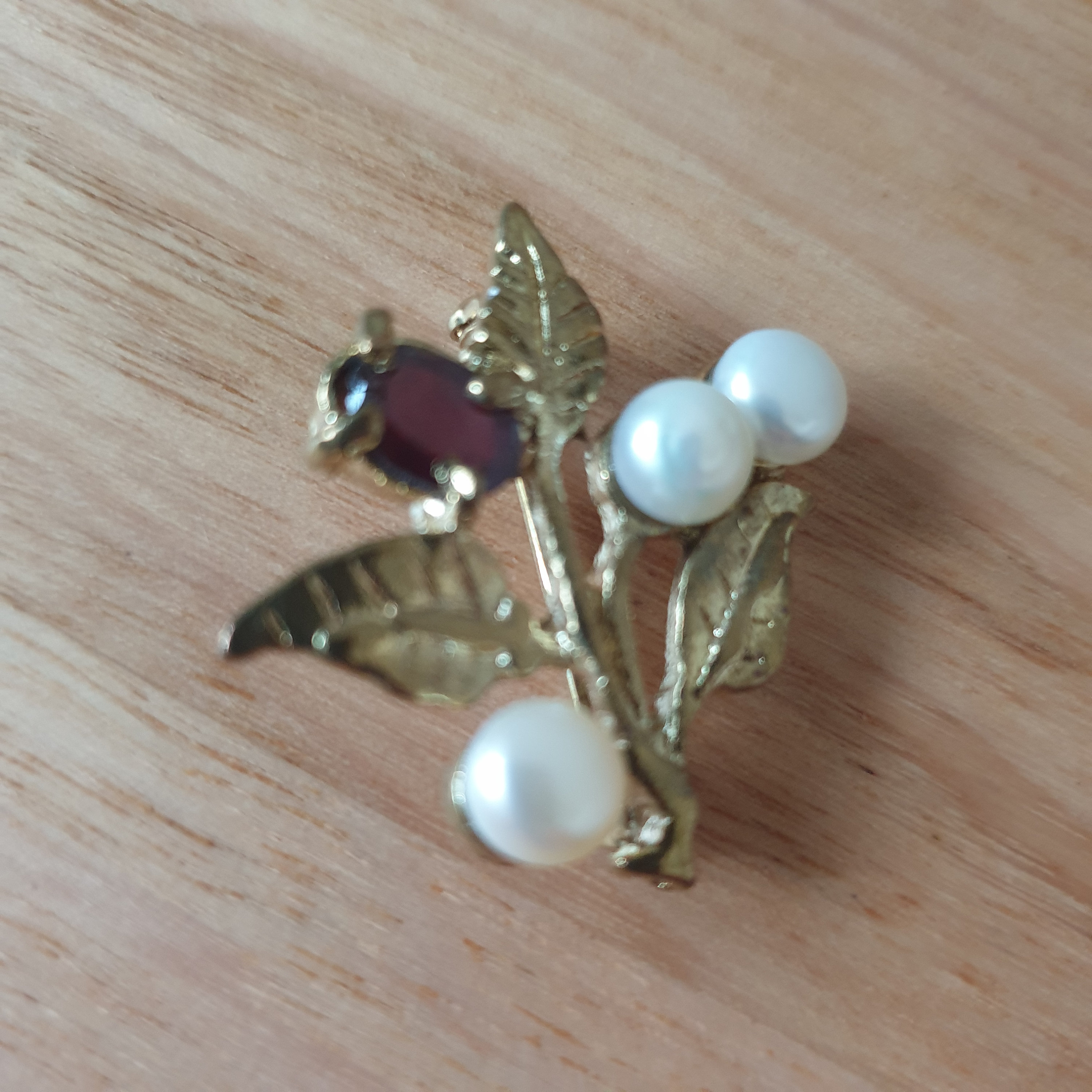Vintage Pearl Brooch/pin With Red Faux Gold Tone Etsy Australia