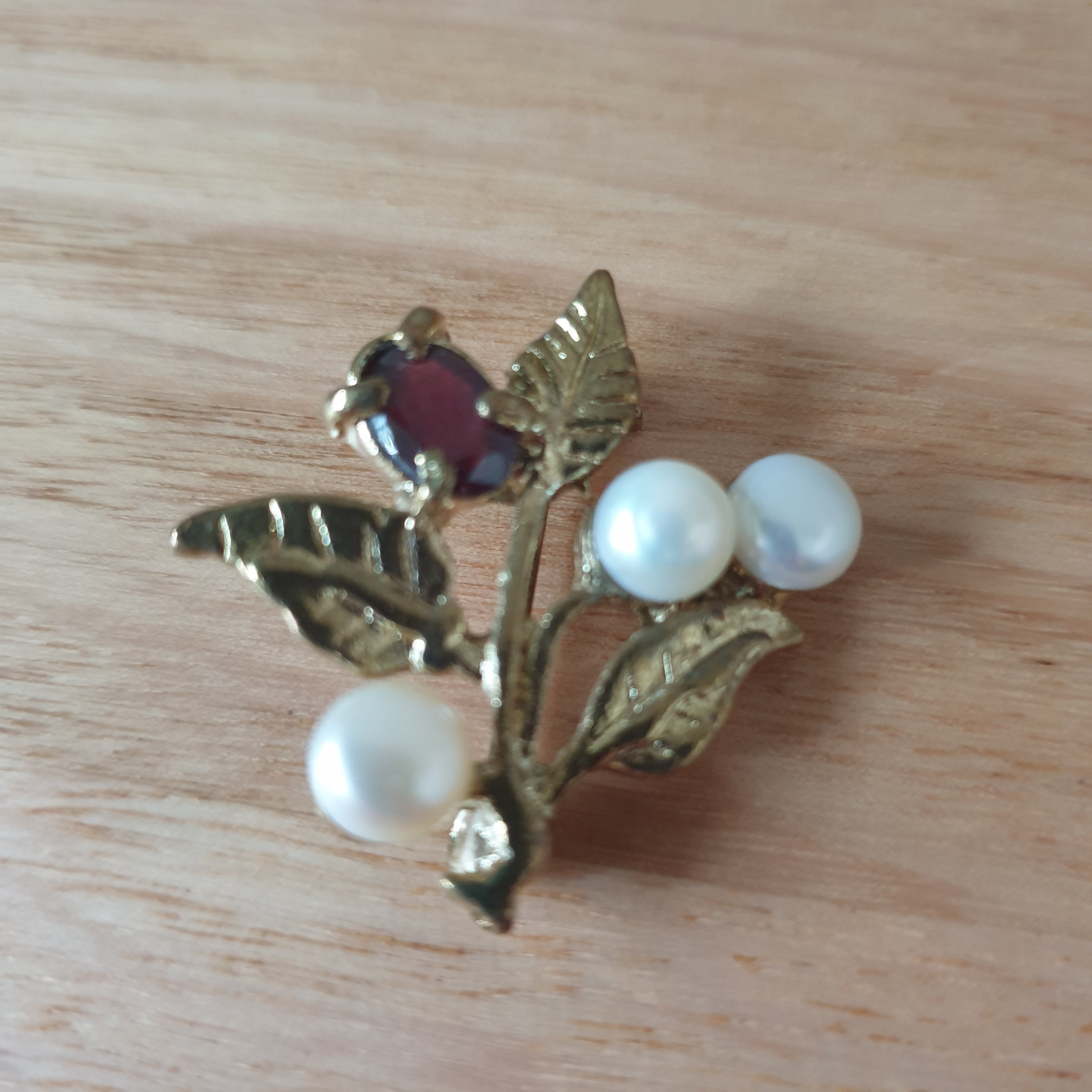 Vintage Pearl Brooch/pin With Red Faux Gold Tone Etsy Australia