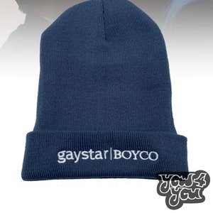 Peut inclure: Un bonnet bleu marine avec un logo brodé blanc qui dit "gaystar BOYCO".