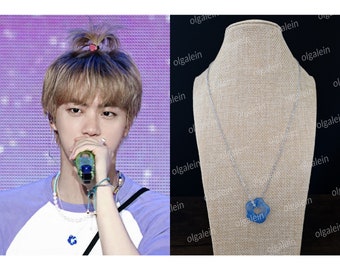 BTS Sowoozoo Jin Inspired Blue Flower Charm Pendant Chain Necklace Blumen Anhänger Kette Blau Kpop Style Cosplay