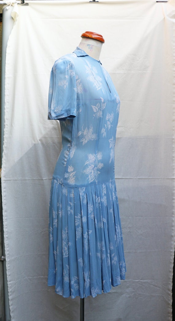 Late 1920s early 1930s baby blue floral drop wais… - image 3