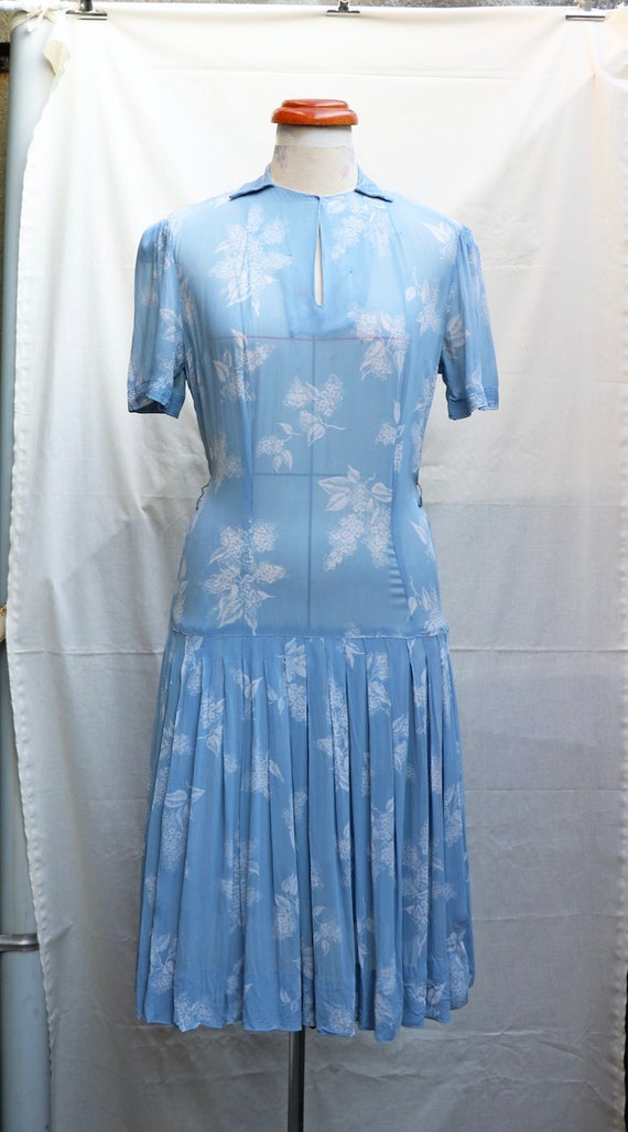 Late 1920s early 1930s baby blue floral drop wais… - image 2