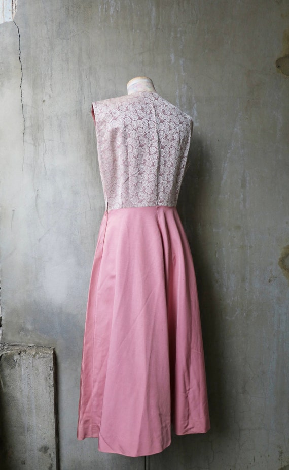 1950s 1960s pink floral taffeta sleeveless dress - image 5
