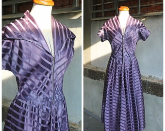 late 1940s early 1950s violet zip front taffeta striped big collar dress AS IS