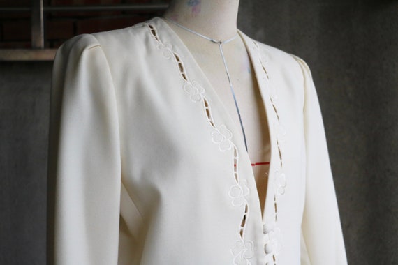 1980s white embroidered eyelet jacket - image 3