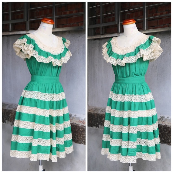 50s green & beige lace ruffles patio set