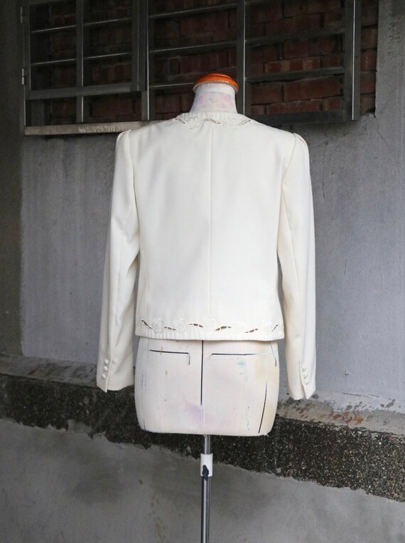 1980s white embroidered eyelet jacket - image 4