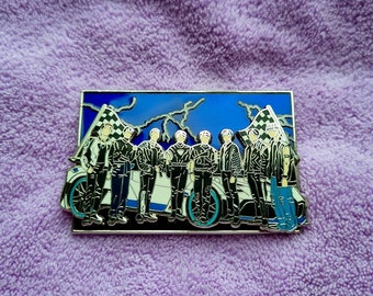 ATEEZ Deja Vu Emaille Pin (Käufer aus den USA bitte Beschreibung lesen)