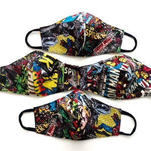 Op de afbeelding: Drie herbruikbare gezichtsmaskers met een stripboekthema. De maskers tonen verschillende Marvel-personages, waaronder Spider-Man, Hulk en Captain America. De maskers zijn gemaakt van een zachte, ademende stof en zijn comfortabel om te dragen.