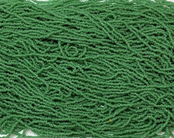 Rare Italian Antique Micro Seed Beads-16//0 Spearmint Leaf Green Greasy 3g hanks