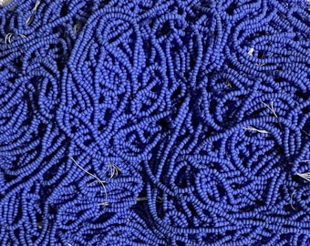 Antique Micro Seed Beads-14/0 Gras Opaque Rich Periwinkle Blue- vendu en hanks de 5.5g