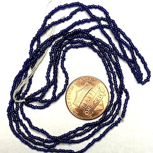 Antike Glas Mikro-Rocailles-16 / 0 Transparent Dark Navy Blue Hanks-seltene Farbe-Perfekt für Native American Perlenarbeit, Perlentaschenreparaturen