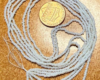 Antike/Vintage Mikroglas-Saatperlen – 14/0, durchscheinend, fettig, cremeweiß, perlmuttfarben