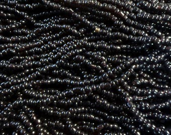 RARE micro-perles de rocaille antiques 16/0 Transparent violet noir ambre-4 g Hanks-OLD !!