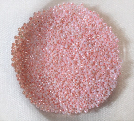 Lot Rare De 6 écheveaux Anciens De Perles De Rocaille Micro - Couleurs Rose Et Rose Métallisé - Pour Création Bijoux