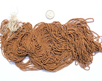 Antike Micro Seed Beads-14/0-16/0 Caramel Braun Variegated Opaque 2-loop Hanks