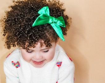 Medium Kelly Green Satin Classic Bow | Bright Green Bow| Girl's Hair Bow | Hairbows | Newborn Toddler Hairbow| St. Patrick's Green Hairbow