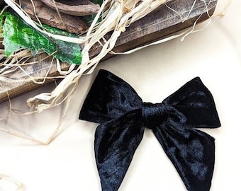 Black Crushed Velvet Medium Classic Bow | Velvet Hairbow | Girl's Hairbow | Toddler Hairbow | Velvet Black Hairbow | Black Bow Headband