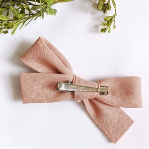 Linen Rose MEDIUM Knot Bow Light Pink Hair Bow Girl's Hair Bow, Headband Toddler Hair bows Newborn Hairbow Mommy and Me Linen Bow image 3