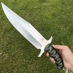 Royal Custom Handmade D2 Tool Steel Fighting Skinning Big Beast Hunting Bowie Knife RK-231