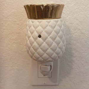 Pluggable Pineapple Fragrance Warmer