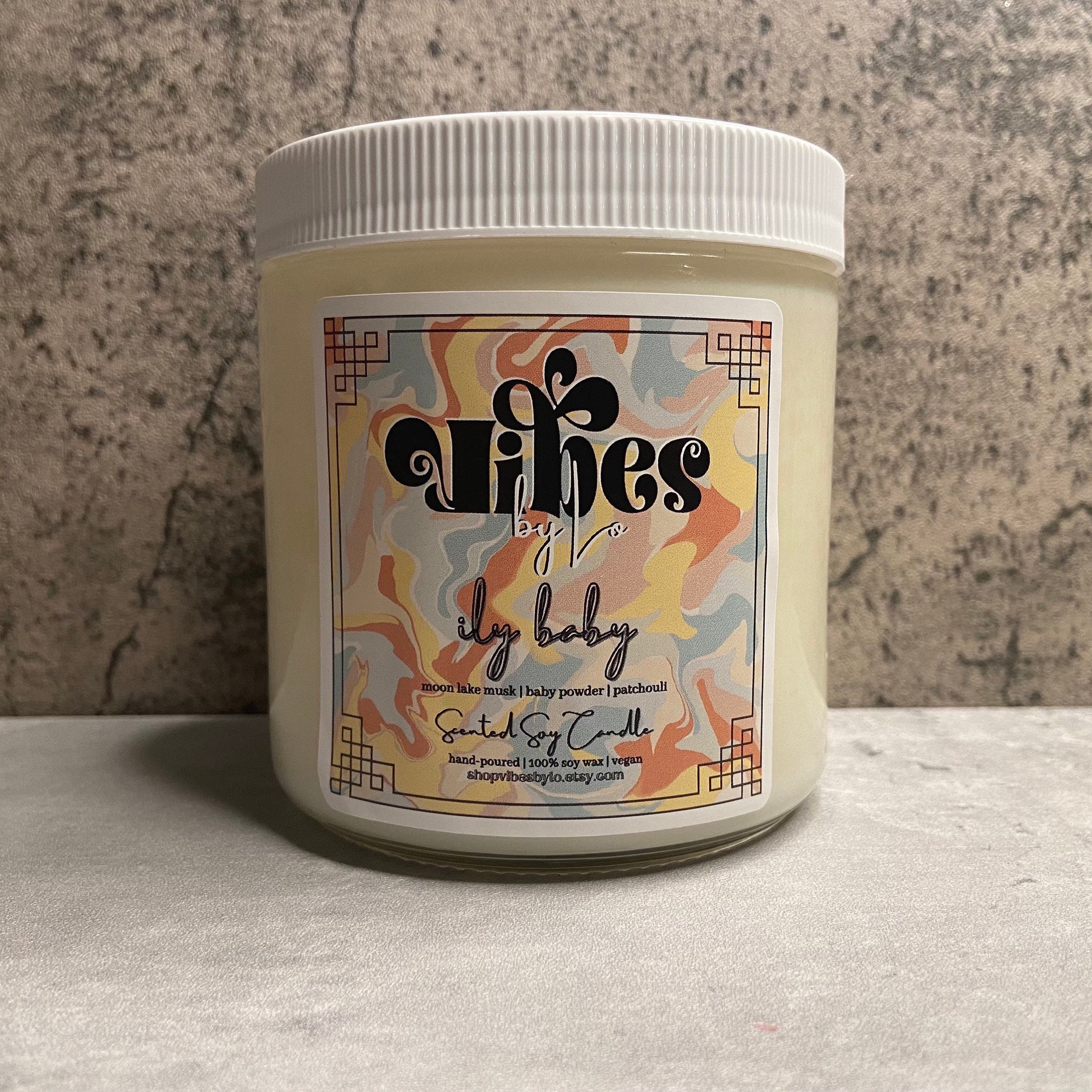 Ily Baby | Moon Lake Musk, Powder & Patchouli Bougie de Soja Parfumée Par Shopvibesbylo