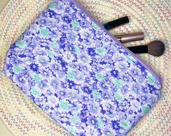 Floral makeup bag, Zipper makeup bag, Accessories pouch, Fabric cosmetic case, Travel case, Handmade pouch, Flower accessory bag, Daisys
